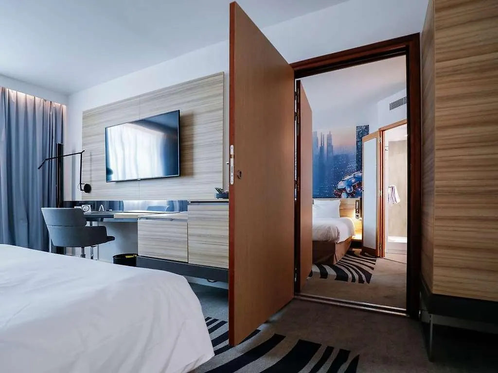 Novotel Luxembourg Centre 4*,